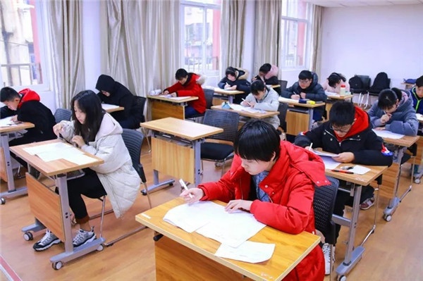 天行，相识虽浅 似是经年